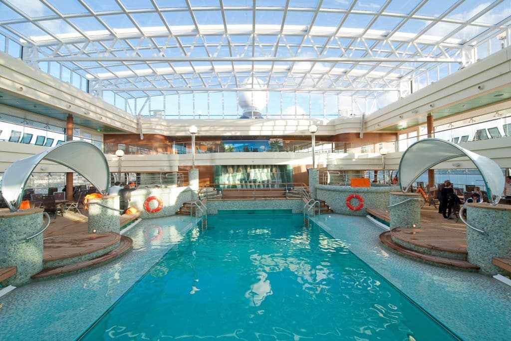 Piscine intérieure du MSC Magnifica