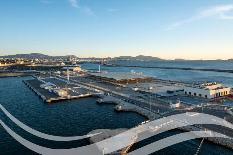 Terminal des croisières au port de Marseille